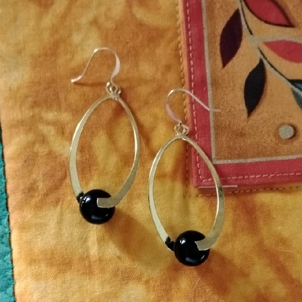 🎃Hand Crafted Elegant Black Onyx And Gold Hoop Style Earrings🎃